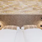 公寓 Alpine Living By We Rent, Summercard Included