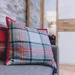 Alpine Living By We Rent, Summercard Included Daire *