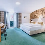 Alpine Living By We Rent, Summercard Included Daire