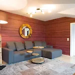 Alpine Living By We Rent, Summercard Included Daire Zell am See