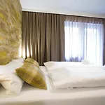 公寓 Alpine Living By We Rent, Summercard Included *