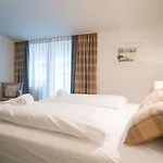 Alpine Living By We Rent, Summercard Included 公寓