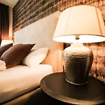 Alpine Living By We Rent, Summercard Included 公寓