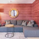 Alpine Living By We Rent, Summercard Included 公寓