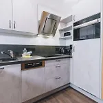 Alpine Living By We Rent, Summercard Included 公寓 *